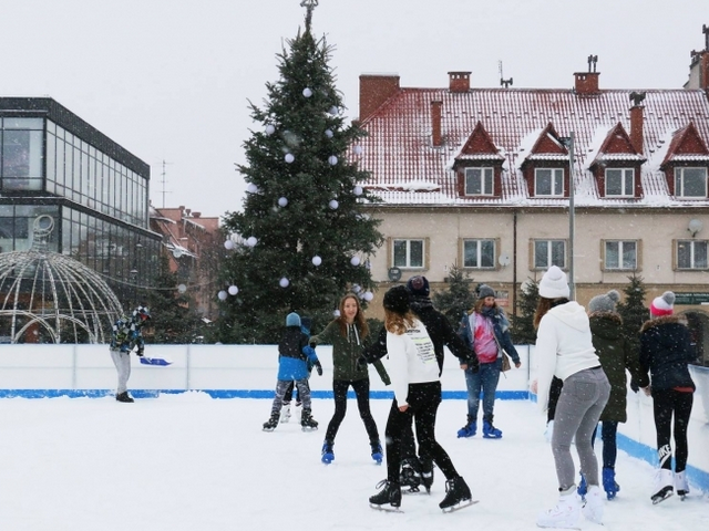 IceWorker ice rink in Limanowa